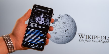 L'applicazione Wikipedia sul tuo cellulare potrebbe essere sufficiente per te.