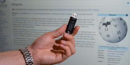 Ecco l'intera conoscenza dell'umanità su una chiavetta USB.