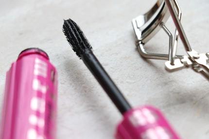 Mon partenaire de tous les jours : le mascara « Firework » de Maybelline.