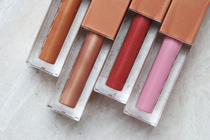 À première vue, ils ressemblent plutôt à des gloss : les nouveaux « Sunkisser Blush » de Maybelline.