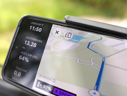 Puoi utilizzare il pulsante nella parte superiore della mappa per impostare l'orientamento dello smartphone.