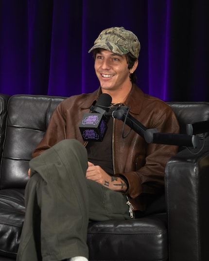 Sänger Role Model mit Realtree-Cap.