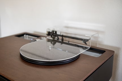 La platine vinyle d'Elipson est l'une des rares pièces qui ne proviennent pas de La Boite an concept.