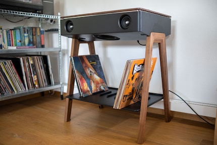...les médiums vers l'avant et le woofer vers le bas.