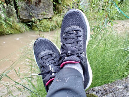 Dank der «Outdry»-Membran können leichter Regen und nasses Grass dem Schuh nichts anhaben.