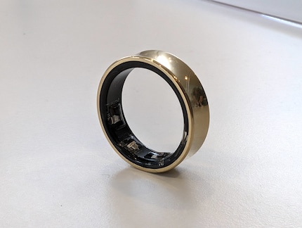 La surface de la bague est bombée vers l'intérieur.