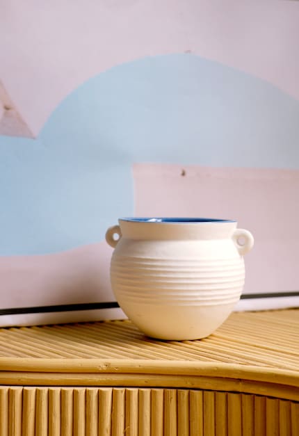 Une fois toute la cire consumée, le pot de la bougie fait un très bon réceptacle pour des bougies chauffe-plat ou d’autres petits objets. 