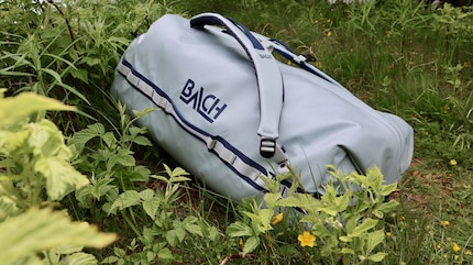 Damp grass or sharp twigs – this bag can handle it.