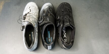 From left to right: the old Shimano SH-RX800, the current Shimano SH-XC7L, the new Lake MX238X.