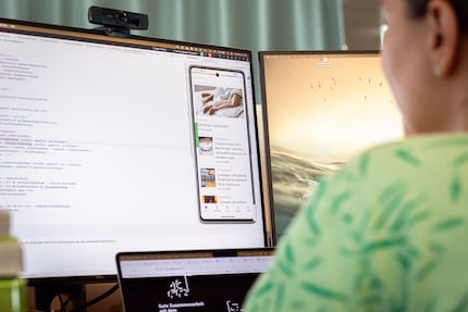 Jasmin inspects how her new code works directly in the app.