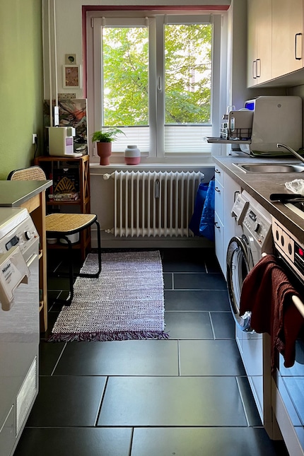 That’s why the washing machine’s in the kitchen, where the dishwasher would typically be.