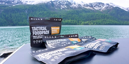 Cosa si mangia? Ovviamente cibo da campeggio di Tactical Foodpack.