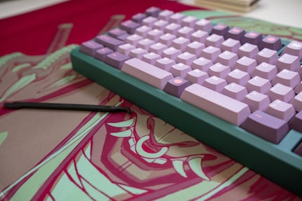 La barre d'espace symétriquement divisée est pour moi un point fort du clavier.