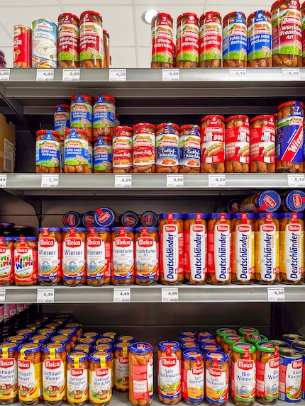 Das Regal mit den Wurstgläsern im Supermarkt meines Vertrauens. Kommentar von Würstchen-Fan Simon: «Auf das Ausmaß war ich nicht gefasst!»
