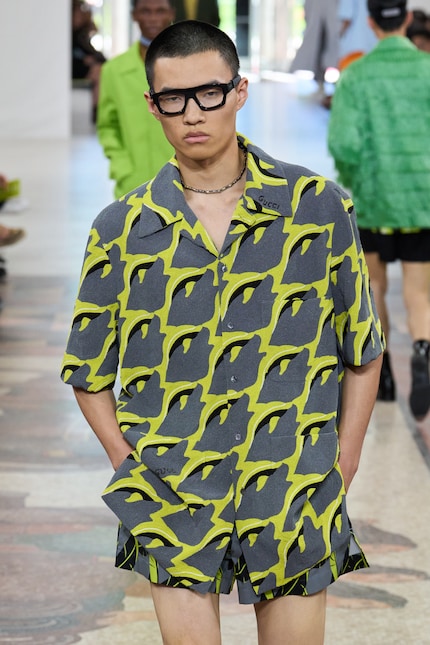 L’un des 41 hot pants chic de la prochaine collection printemps 2025 de Gucci