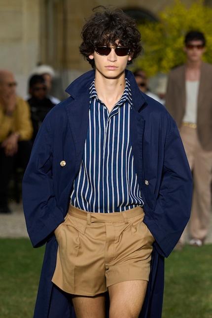 Bien combinés, les micro-shorts sont élégants.