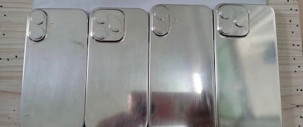 Si l’on en croit les photos factices, les modèles Pro (2e à partir de la gauche) et Pro Max (à droite) seront cette année légèrement plus grands que les modèles normaux.