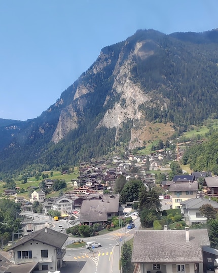 La vista dalla cabinovia che sale a Verbier: il sole venerdì pomeriggio...