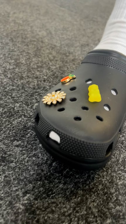 Jibbits X Crocs : les chaussures en plastique sont-elles plus belles ou plutôt encore plus laides qu’elles ne l’étaient déjà ?