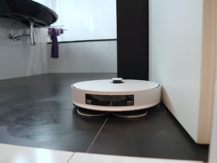 Il Jet Bot pulisce bene e il pavimento non rimane troppo umido.