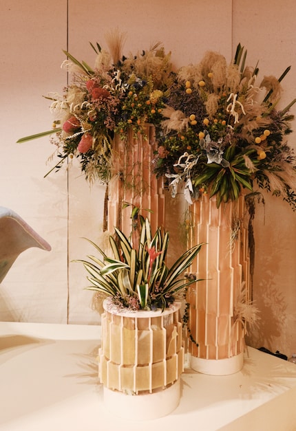 Les pots de fleurs sont une combinaison de l'artisanat ...
