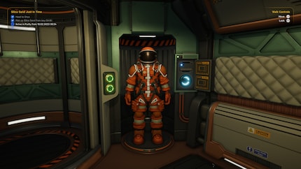 La combinaison sert à se promener dans l’espace et peut être utilisée dans le cockpit lorsque l’air se raréfie.