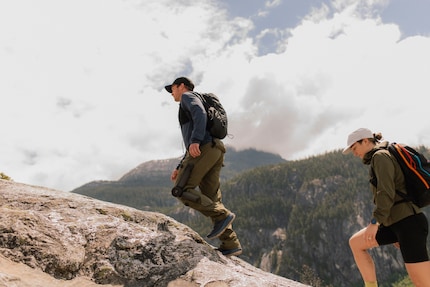 Il trekking con i pantaloni di sostegno dovrebbe essere di nuovo possibile, anche con problemi alle ginocchia.