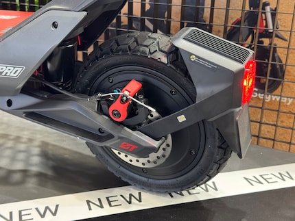 Entrambi gli assi del nuovo Segway sono molleggiati.