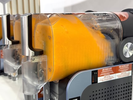 La bevanda ghiacciata rimane fresca per dodici ore e viene fatta circolare.