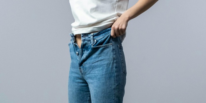 Pantaloni stretti in vita e larghi sotto sales