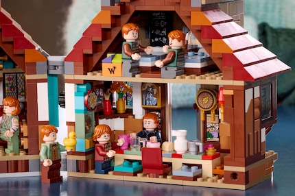 Il set contiene un totale di dieci minifigure.