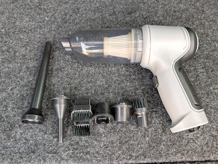 L’adaptateur entre l’aspirateur et les brosses n’était pas fourni.