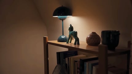 Turquoise lamps and decorative cushions add a splash of colour.