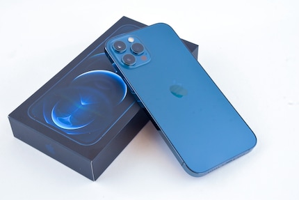 L'iPhone 12 Pro ha riportato i bordi che sono rimasti fino ad oggi.