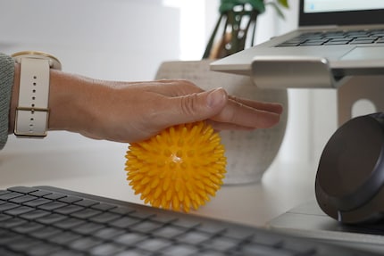 C'est évident : une balle hérisson sous la main fait un bien fou.