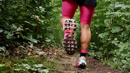 La semelle extérieure tient bien sur les terrains mouillés.