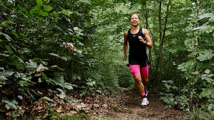 Premier test sur un trail. Bonne adhérence, bon contrôle, et bon amorti.