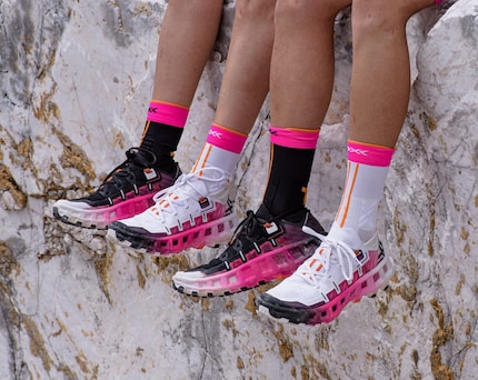 Les chaussures (dont on voit ici la première édition spéciale bicolore) ne doivent pas frotter avec les chaussettes.