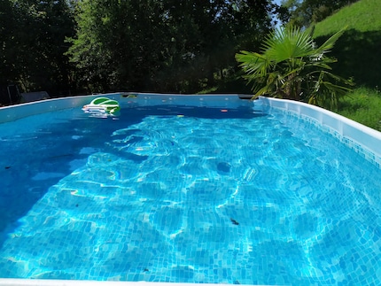 Selbst nach einer längeren Poolpause ist das Wasser frisch und kein bisschen trüb.