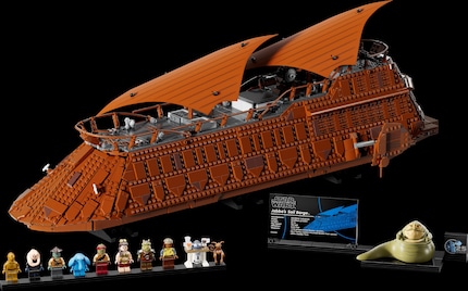 La barque à voile et les minifigurines en un coup d'œil.