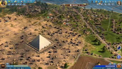 Il mio primo monumento domina imponente sul paesaggio della città: la grande piramide di Giza. La gente accorre per ammirarla.