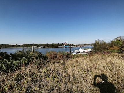 I also catch my shadow with the ultra-wide-angle camera.