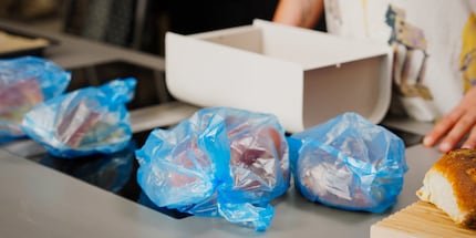 Lasciare il pane in un sacchetto di plastica non è una mossa intelligente.