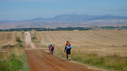 Le chemin de Compostelle est très apprécié des randonneurs, seuls ou en groupe.