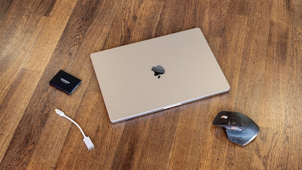 Das grosse MacBook Pro ist zwar relativ schwer, dafür habe ich genügend Leistung und Platz auf dem Bildschirm.