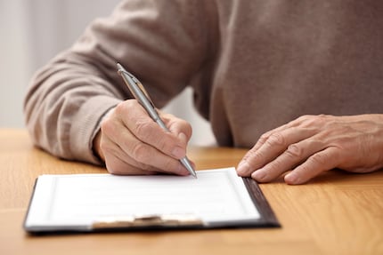 Dans un testament, la moitié de l'héritage peut être affectée aux soins d'un animal domestique.