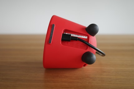 Il cavo USB-C è ben nascosto.