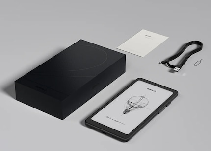 Der Onyx Boox Palma 2 in Schwarz mit Lieferumfang.