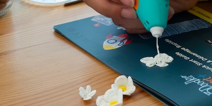 I draw the flowers directly onto a bendable surface of the template book.