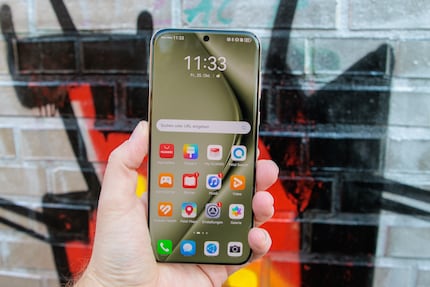 Il grande display OLED è molto bello.